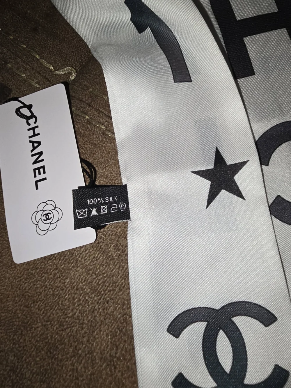 :FIRM: CHANEL White and Black Logo Silk Ribbon Scarf 47"x2" - Picture 3 of 3